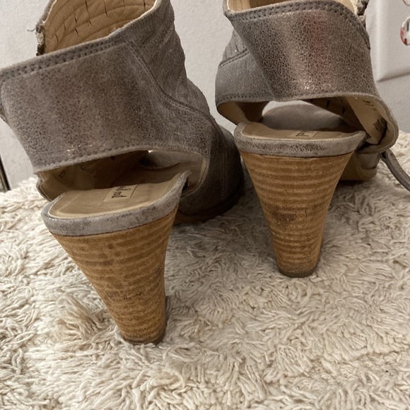 Beautiful Paul Green peep toe bootie! - Picture 3 of 6